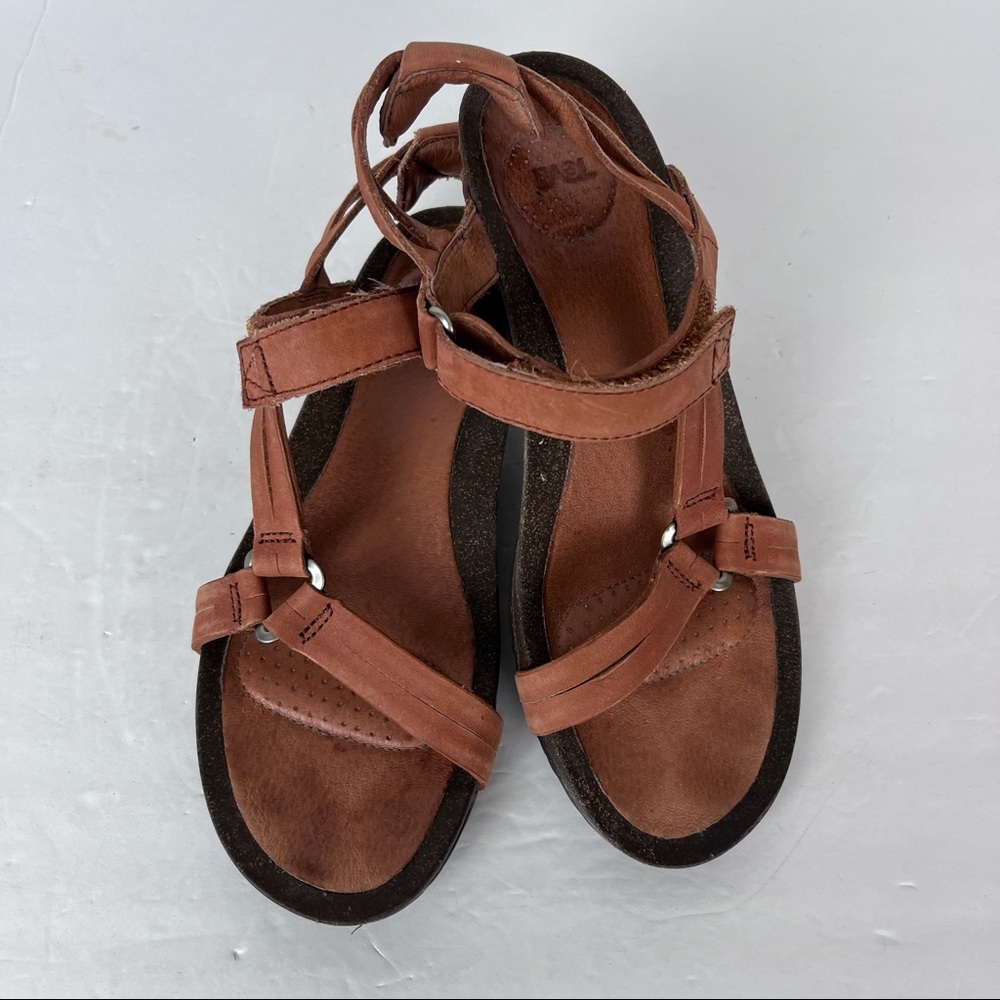 Teva brown leather strap sandal in woman’s 7